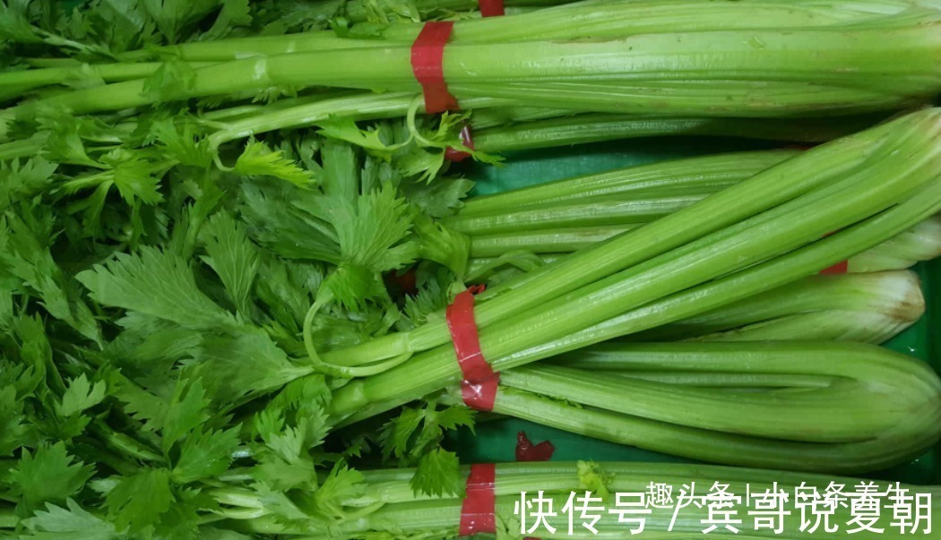 膳食纤维|忠告炒芹菜不能放此物，吃了生病也是自找，看完告诉身边人！