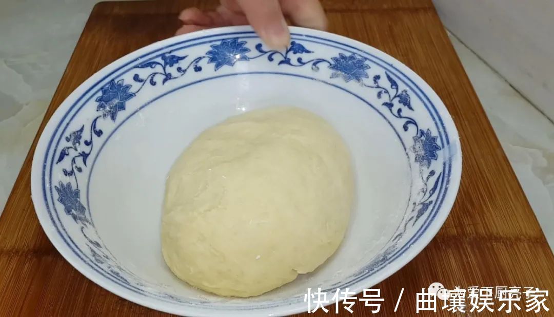 红豆发面饼|红豆饼又吃新吃法,不蒸不烤不油炸,松软又香甜,孩子爱吃不挑食