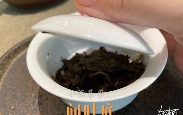 茶友|别单纯看黄叶片了，鉴别做旧老白茶用这个新招术，老茶友们都在用