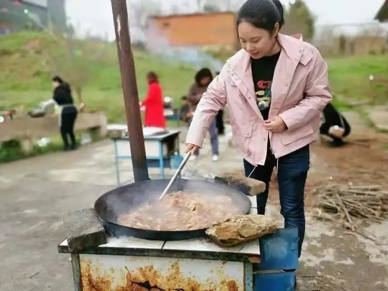 行走的课堂 灵动的童年：随州外国语学校南关口校区高段班级社会实践活动