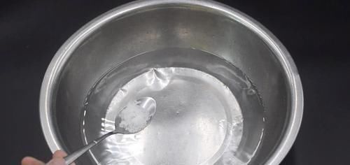 天天拖地还不干净？教你用一秘招，拖一次几天都很干净，太实用了