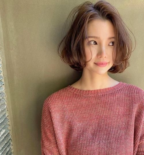 60岁阿姨选择什么发型显年轻?5款减龄发型,时髦好气质