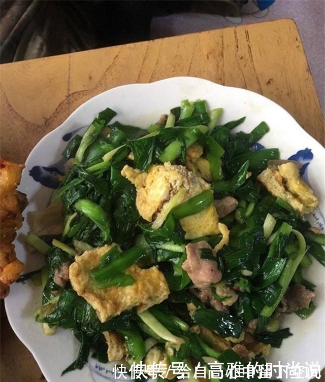 同事来家里喝酒,媳妇特意下厨招待,背地里却说我们穷酸没档次!