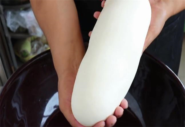 想吃刀削面不用出去吃,手把手教你在家做出来,劲道爽滑,超简单!