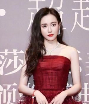 江铠同久违出席活动，脸部浮肿认不出，疑因破坏毛晓彤感情而沉寂
