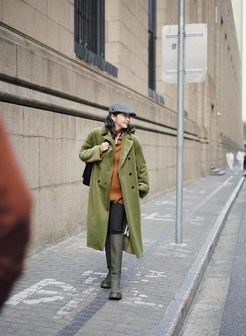 配大衣的裤子不用太多,有这3种“百搭款”就够了,时髦显腿长