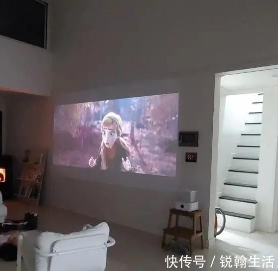 房子|闺蜜花重金买下顶楼的房子,赠送的18㎡露台太美了,恨不得天天去