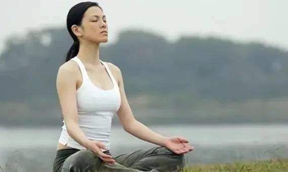 肝火旺盛|早起口干、口苦、口臭，不外乎是“三种火”，降火喝3茶，撇3习！