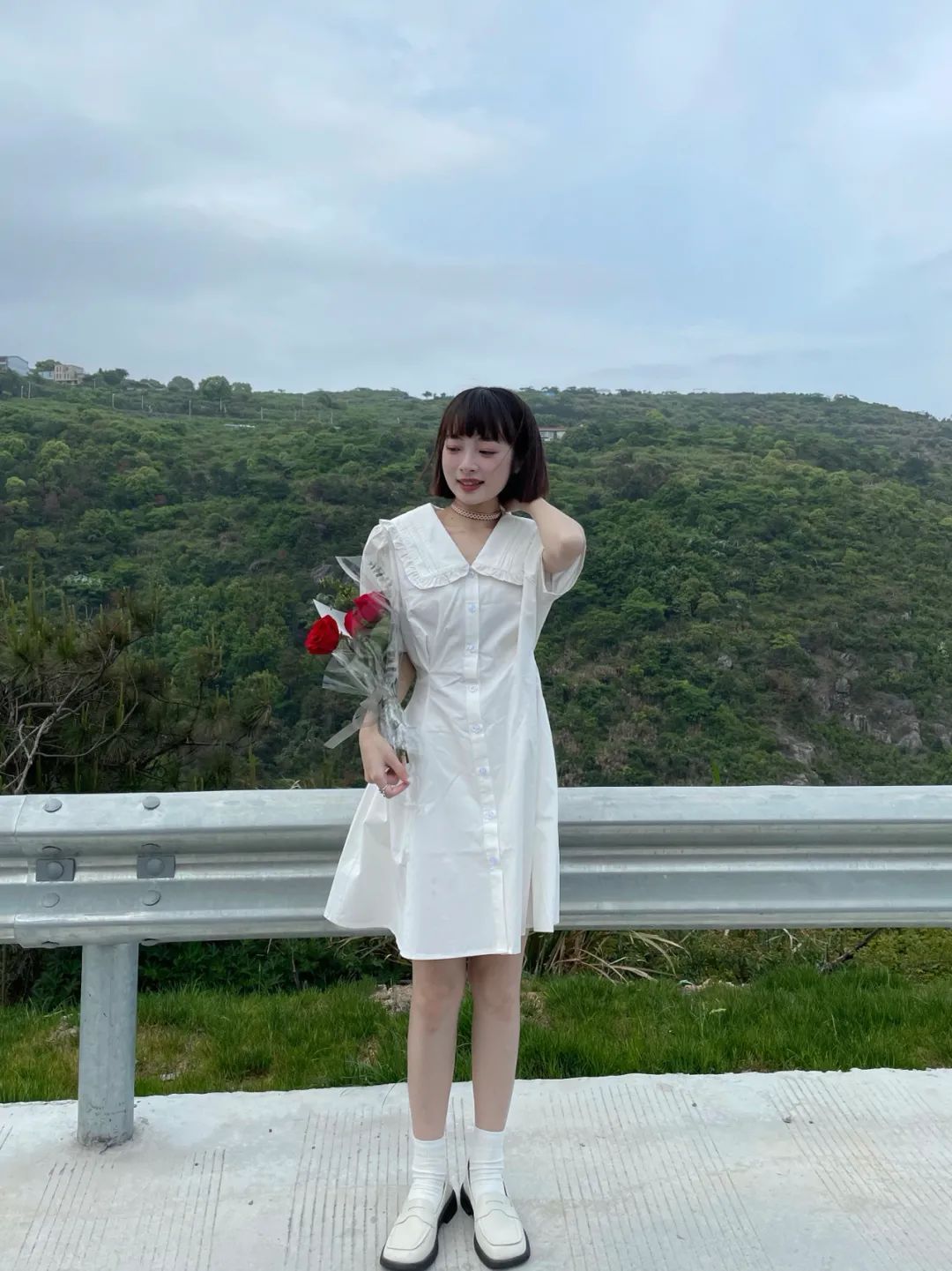 夏梦|忘了高跟鞋吧！小个子穿连衣裙配平底鞋，气质又好看