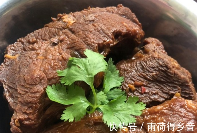 牛肉别只会炖汤了！大厨教你酱牛肉秘方，现在知道还不晚，赶紧学！