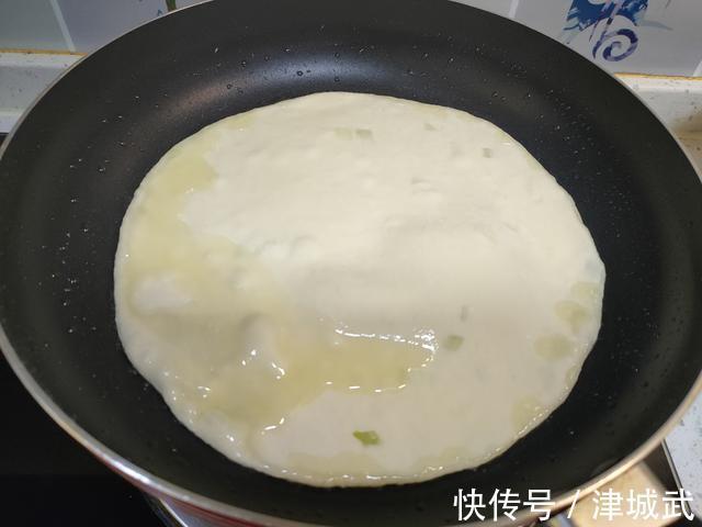 做烙饼,开水烫面还是凉水和面?都不对,教你正确做法,柔软好吃