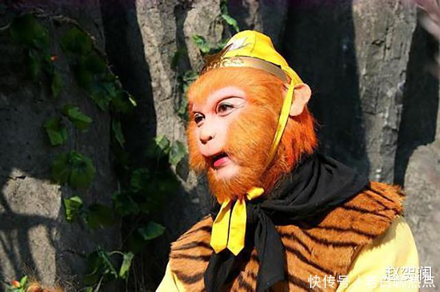 怪不得三界之中无人敢杀孙悟空,你看降生他的那块石头上刻了啥