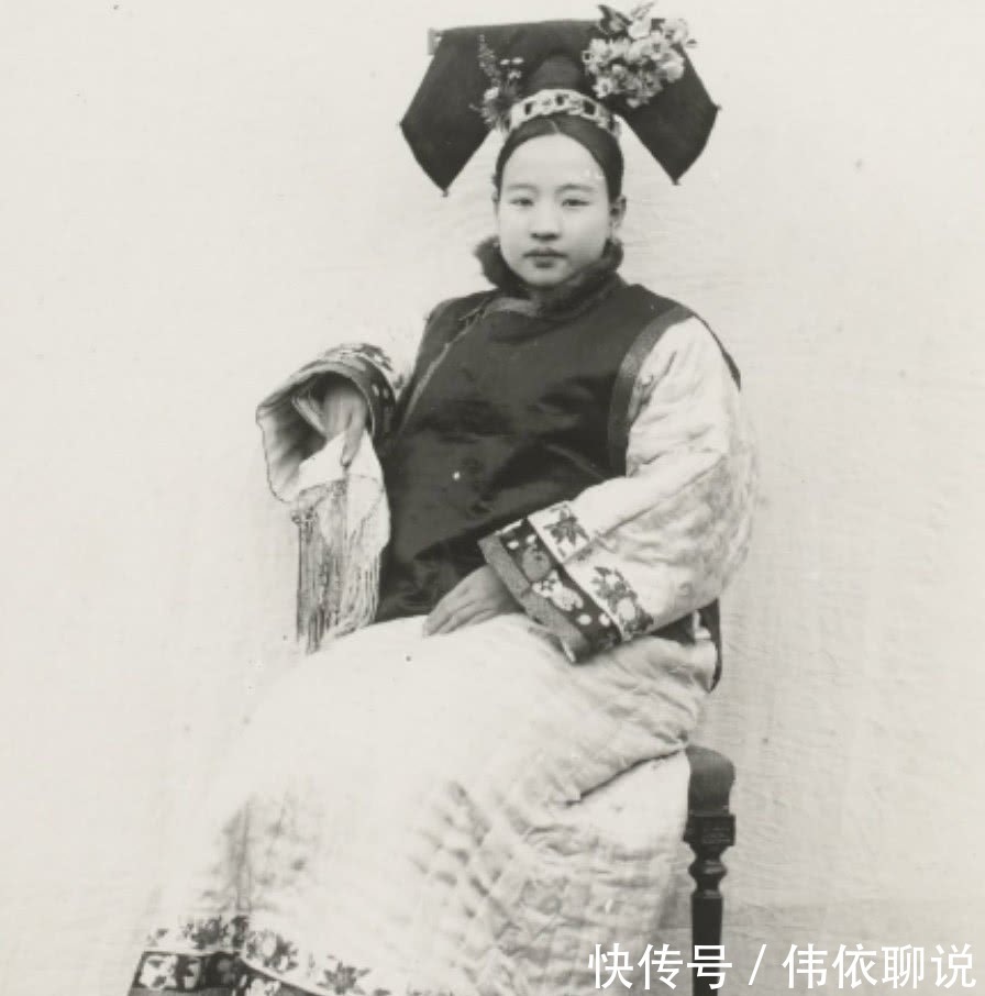 晚清|晚清老照片：珠圆玉润的正室王妃，被鸦片腐蚀的贵族美丽女子
