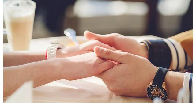 评论：恋爱综艺扎堆，做节目可以，但别“恋爱脑”上头