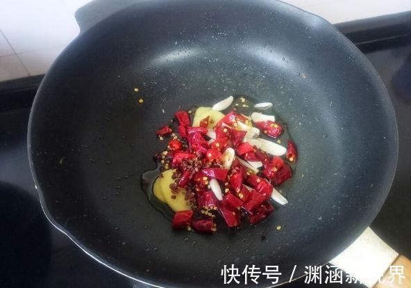 酸菜鱼极简版做法，去掉鱼皮才不腥，腌15分钟更滑嫩