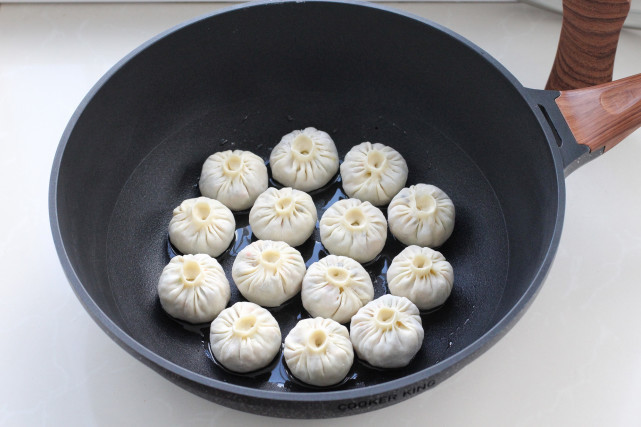 懒人生煎包做法，不发面不醒面，皮薄馅大简单快手，早餐就它了！