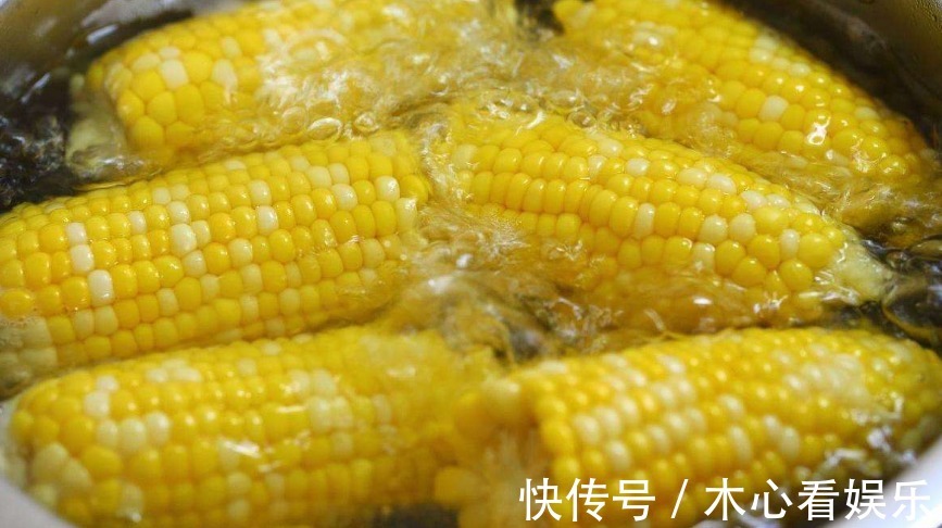 食用碱|煮玉米,先别着急下锅!水里多加2样,熟得更快,软糯香甜又营养