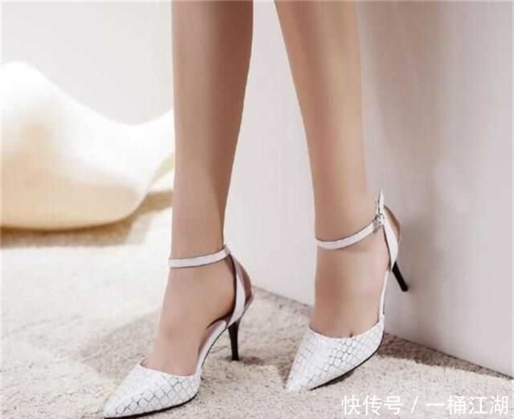 高跟鞋带动着时尚之美,穿上它能散发魅力女人味