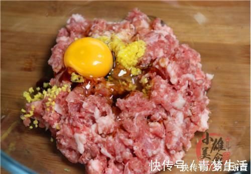 菜帮|调白菜饺子馅，只用盐杀就错了，教你饭店不外传秘配方，鲜嫩多汁