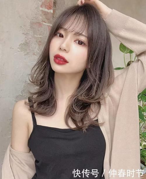 打理|三四十岁女人发量非常多，适合烫什么发型？试试时髦减龄的弯弯烫