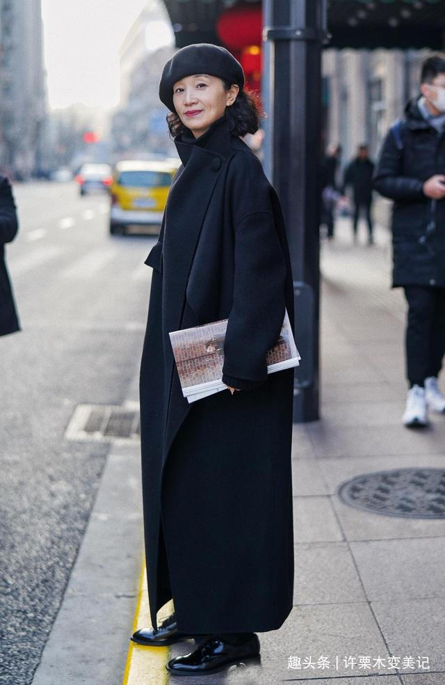 裙装 女人过了50岁,尽量不要衬衫配阔腿裤,学三木妈妈这样穿真优雅
