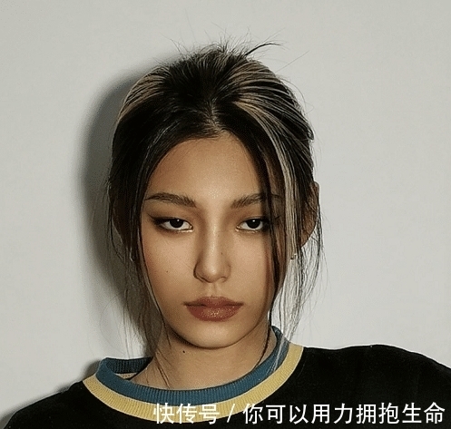 女人|女人40岁后,再懒也别披头散发,试试以下3款发型,时髦又很减龄