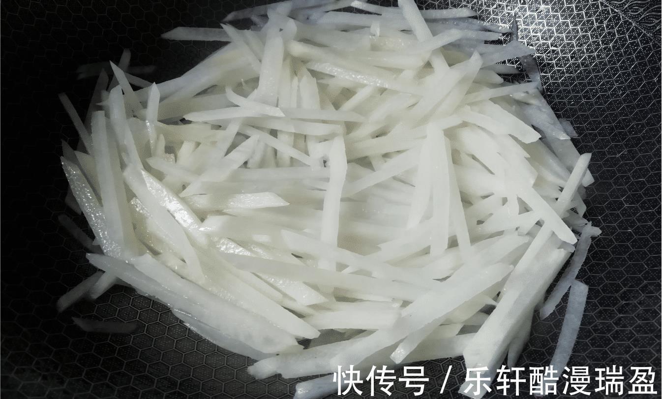 秋季进补，吃莲藕不如吃它，简单煮一锅，补血益气，暖胃又驱寒