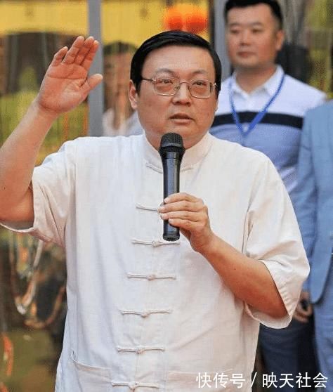 新闻观察|所有节目停播,从当红央视主持到被迫退圈,梁宏达到底得罪了谁