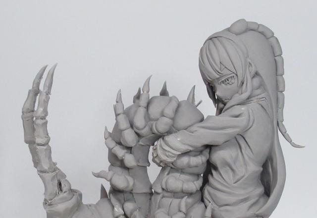 pl日本“蜈蚣少女”大受欢迎!同款手办也出了,一只手就能抓住