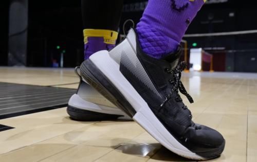 实战 脚感最舒服的实战鞋?可你能不能硬一点啊!