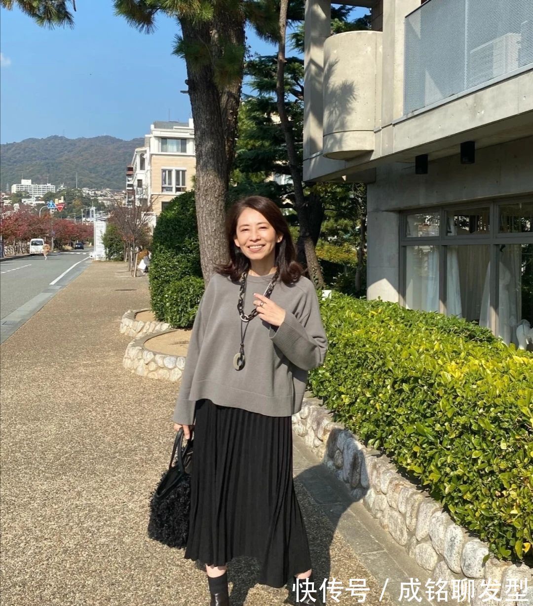 单品 真的看不出她已经61岁了!优雅穿搭,温柔气质,这状态不输年轻人