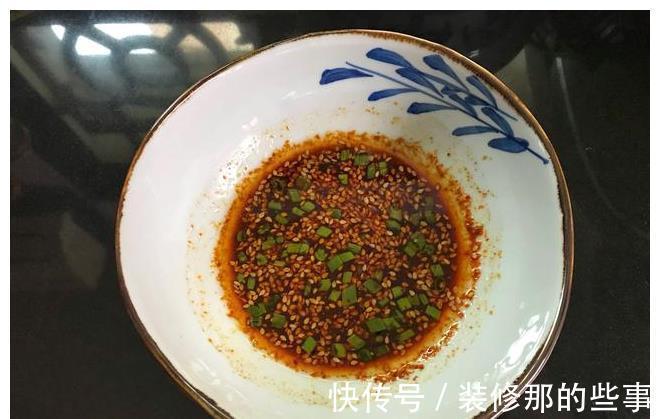 辣椒酱|土豆不煎不炸，加料一拌，香辣开胃，解馋又顶饱，夏天吃太过瘾了