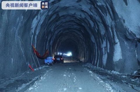  正洞|太锡铁路太崇段首个正洞隧道顺利贯通