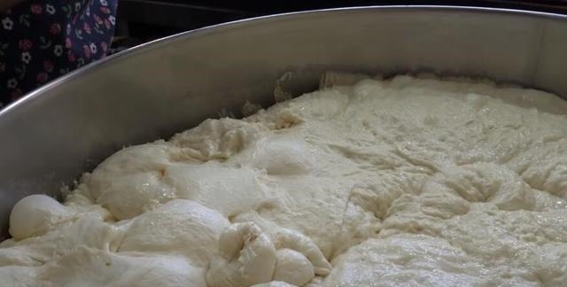 “糯米粉”别只知道做汤圆,大婶把它这样做,一天两桶不够卖!