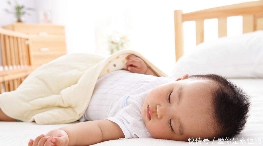 孩子|孩子不愿独自睡觉怎么办,孩子两岁时非常依恋父母,又很难入睡