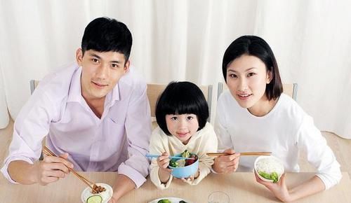 女儿|宝妈给女儿盲目进补,九岁女孩来了月经,医生:身高发育受影响