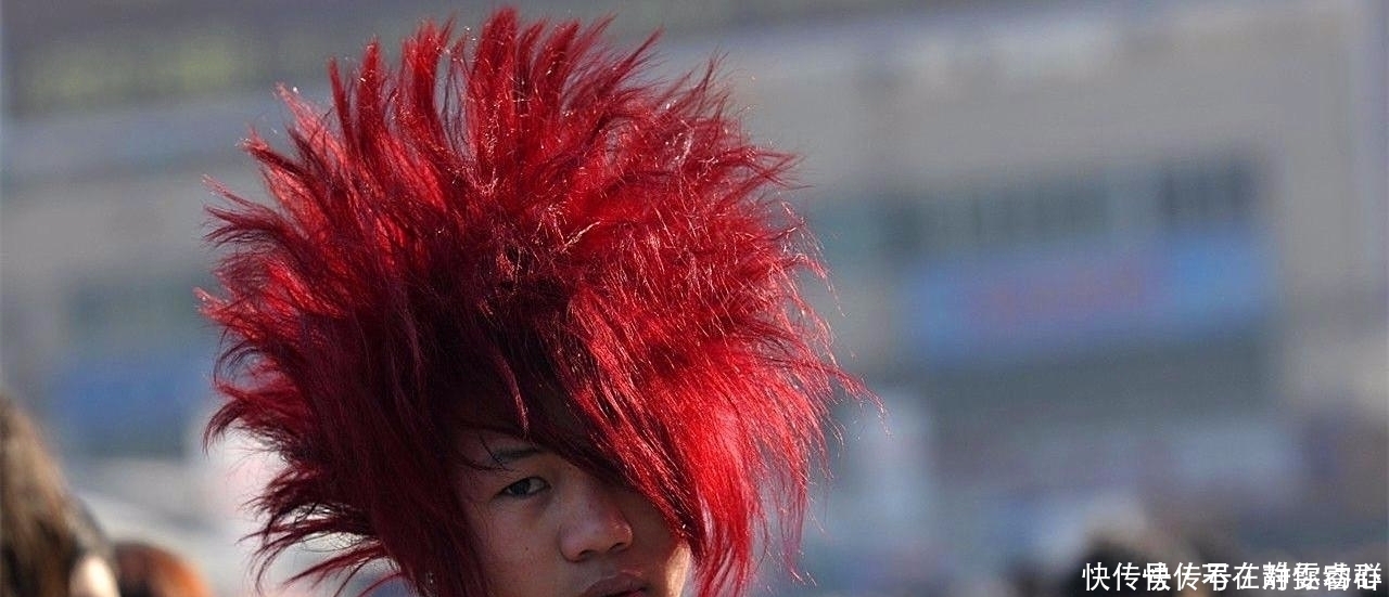 初中班主任透露:最不能忍受学生梳的3种“发型”,看到不得不管