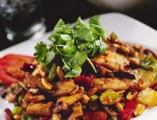 炒猪肉时,盐先放还是酱油先放,很多人不知道所以肉不好吃!