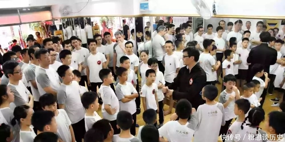 梁挺|叶问徒孙亲自演示:咏春拳真能一个打十个?