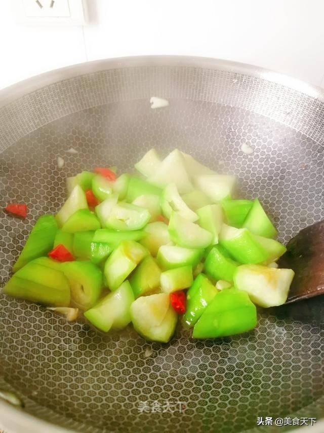 吃了30年丝瓜，这种做法最营养！只要5分钟，鲜味十足可口下饭