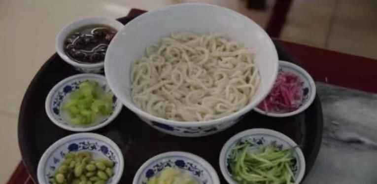 賈乃亮雷佳音合開餐廳,牛肉按克賣鮑魚一只1288元,網(wǎng)友:一口都吃不起