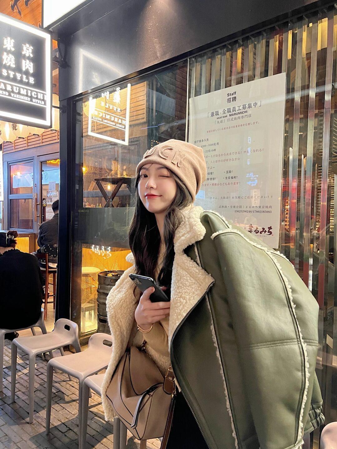 机车外套|被这组机车外套搭配折服了,显气质又高级,美丽又不“冻人”