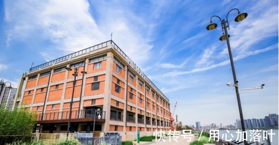 板柱|新生!百年时光“编织”的毛麻仓库,成为沪上新的时尚潮流集聚地……!