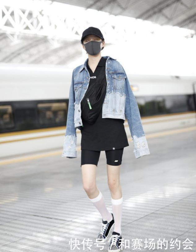 腿短偏胖的女人,穿衣别再塞衣角了,学会这2个技巧,醒目又出彩