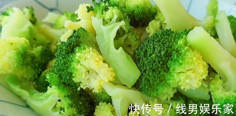 脆嫩|炒西兰花,最忌直接炒和焯水了,教你3招,脆嫩入味,营养不流失