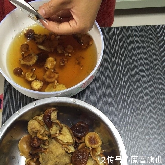 鸡蛋别再炒了，试试加它一起蒸，上桌筷子都停不下来！