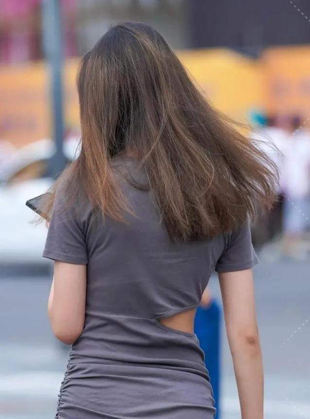 休闲裙改良需要有技术,腰部曲线得以展现全靠创新,太显瘦!