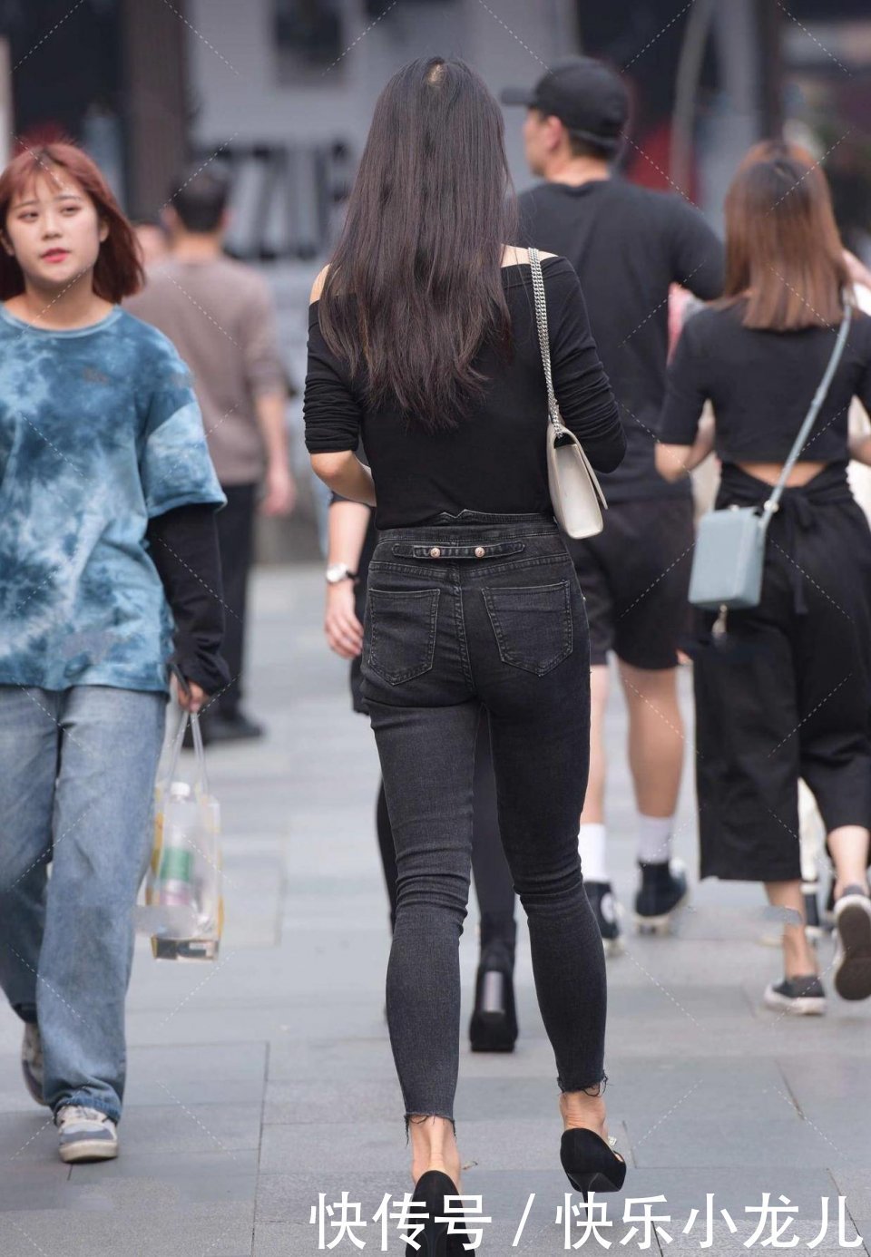 奶茶妹妹|超清纯的奶茶妹妹,小u领的灰色背心,秋季的清凉风扑面而来