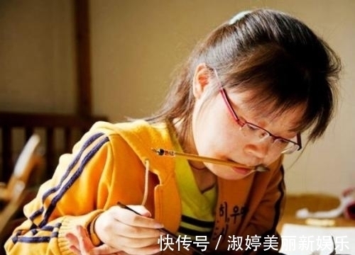 绘画@渐冻症女孩苦练绘画30年,仕女图成她唯一骄傲,专家却说没有灵魂