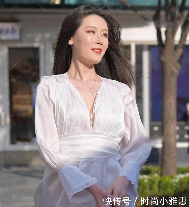 性感|公主裙美女，搭配3厘米高跟鞋，性感又迷人！